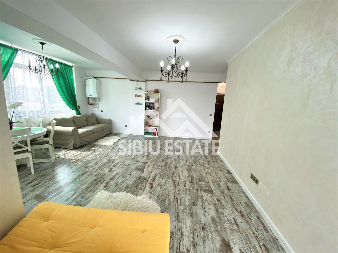 Apartament de vanzare cu 3 camere, suprafata.utila 70mp. - Poză 1
