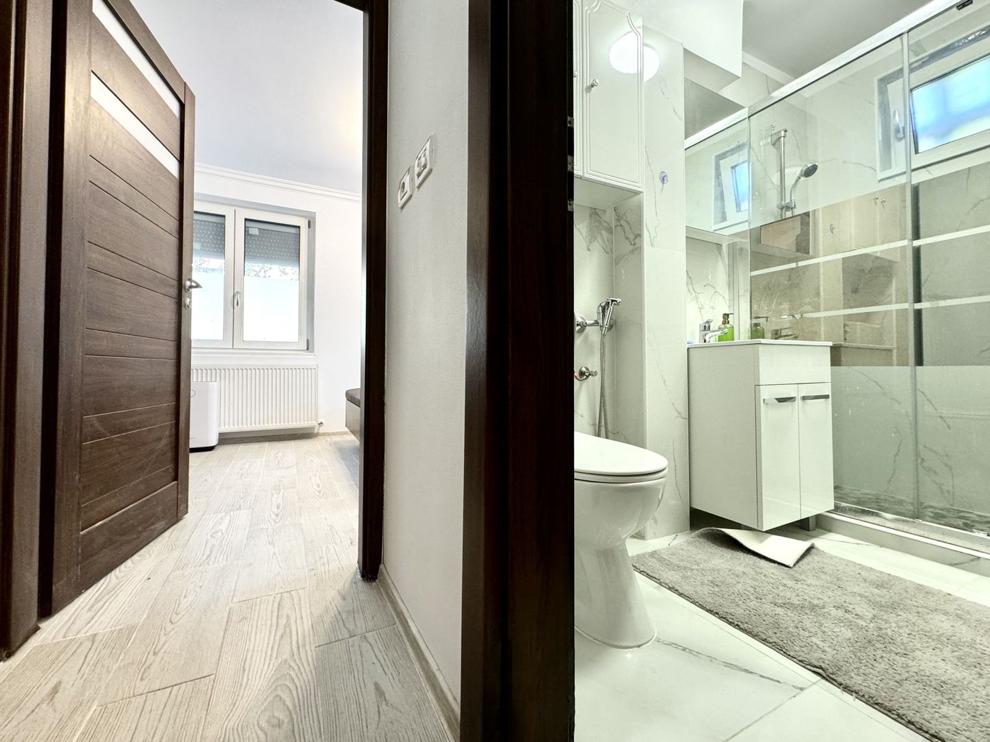 Apartament 2 camere, renovat, pet friendly, zona Central- Piata 700 - Poză 13