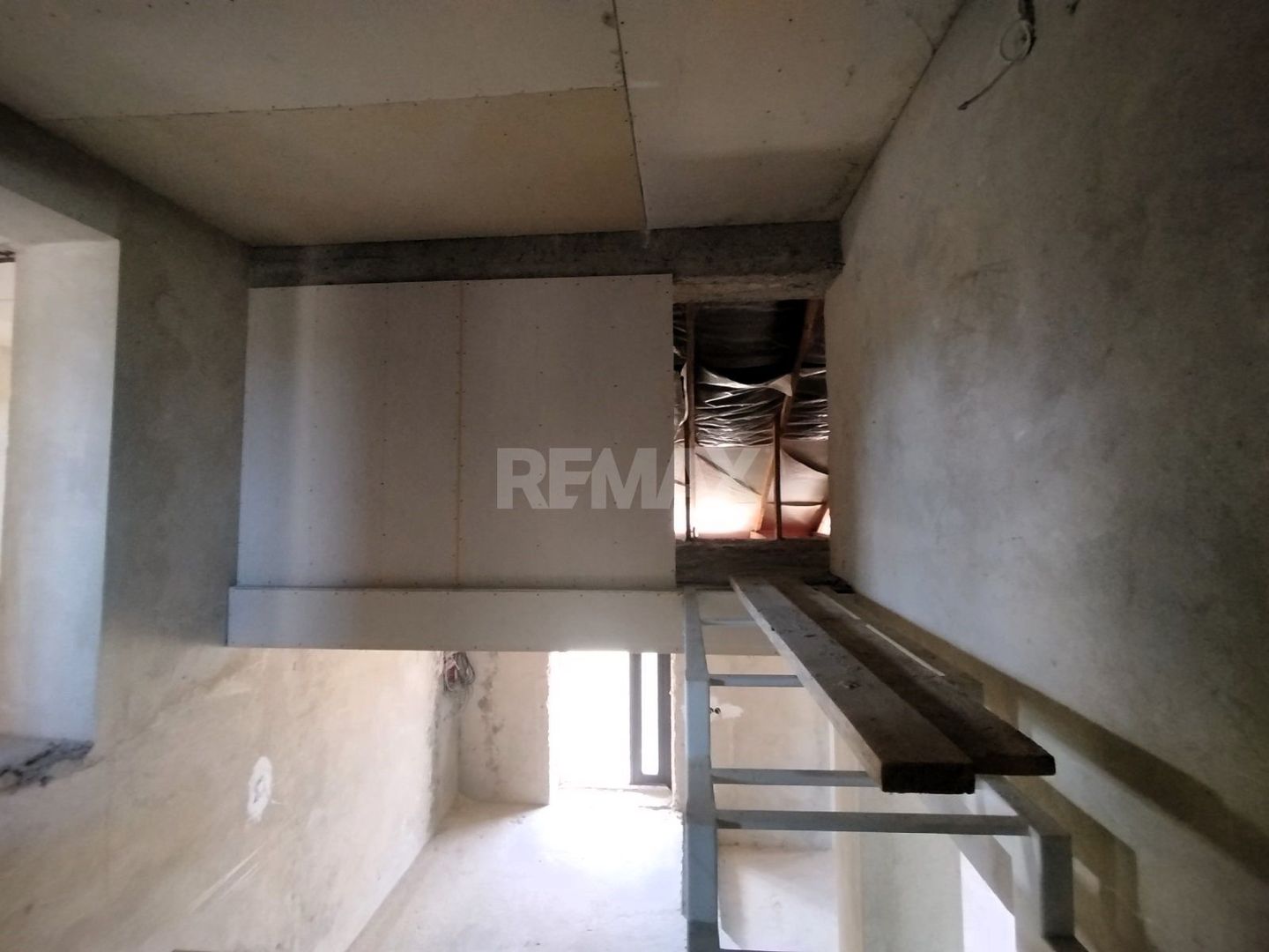 CASĂ CU 2 NIVELE – 136 m² | 4 DORMITOARE | 7 ARI ANENII NOI - Poză 21