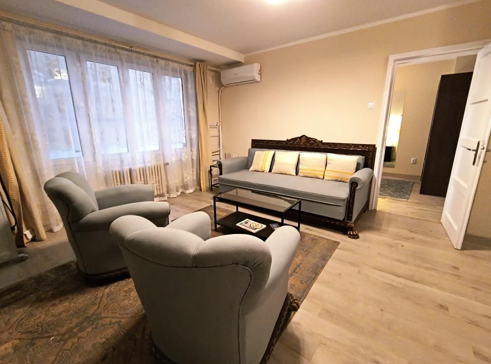 Piata Romana - Magheru - KFC - Poză 1