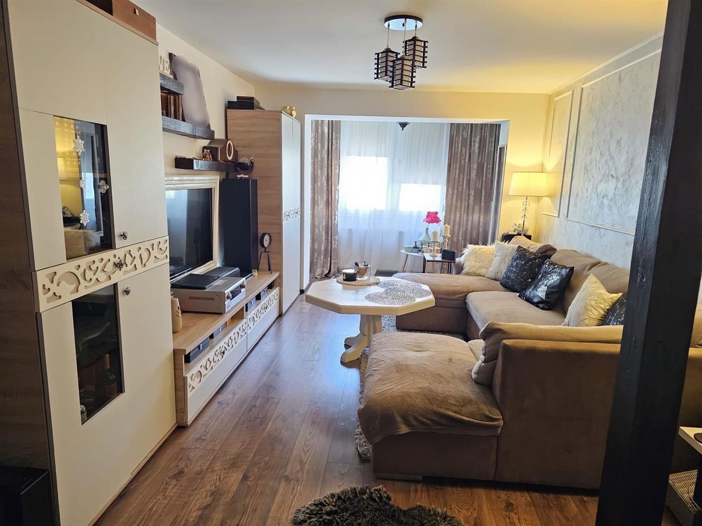 Apartament 3 camere Cetate et.3 pivnita bloc caramida - Poză 1