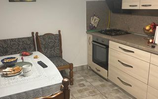 Casa spatioasa cu etaj 270 mp utili curte libera 180 mp zona Reșița - Poză 4