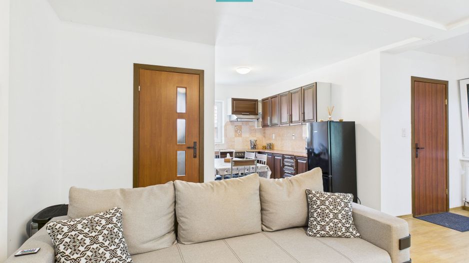 Casă de vacanță mobilată și utilată la Miniș - Poză 9