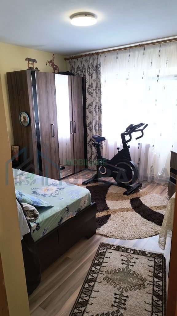 Vând apartament cu 3 camere - Poză 5