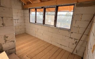 Casă spațioasă de vânzare în Ruși – pentru locuință sau investitie - Poză 12