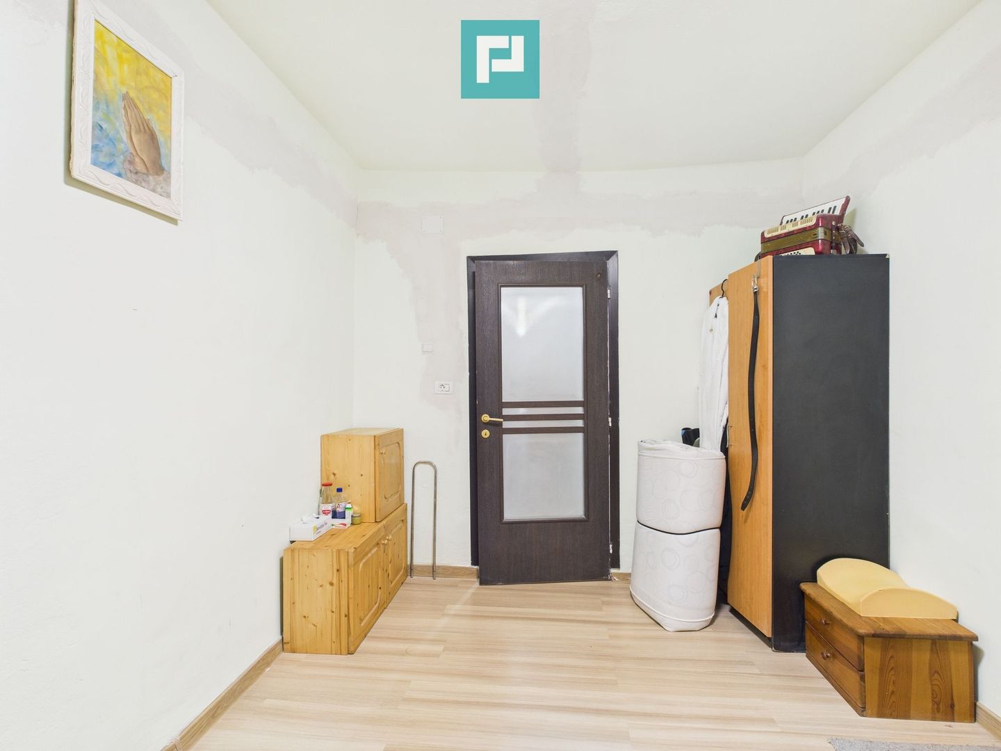 Casă complet renovată în Orțișoara. - Poză 18