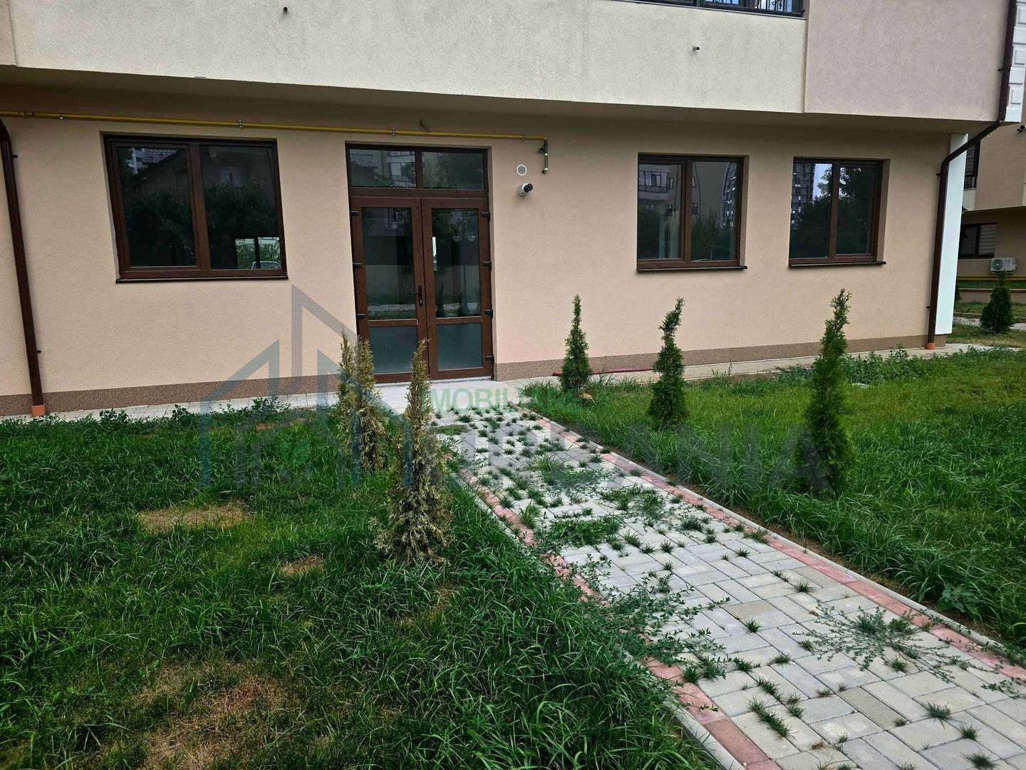 Spatiu comercial de inchiriat , zona Cug - spital Providenta si Elitis - Poză 3