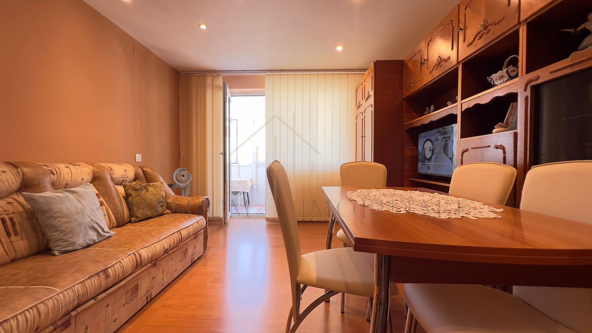 Apartament cu 2 camere decomandat zona de sus - Poză 1