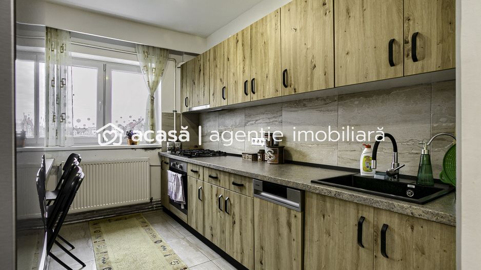 PROPRIETATE VÂNDUTĂ Apartament spatios cu 4 camere langa teatru - Poză 6