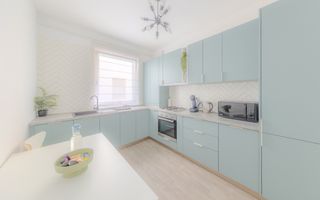 Apartament 3 camere, ultracentral, Oradea. 250 000 E + TVA. Comision 0 - Poză 3