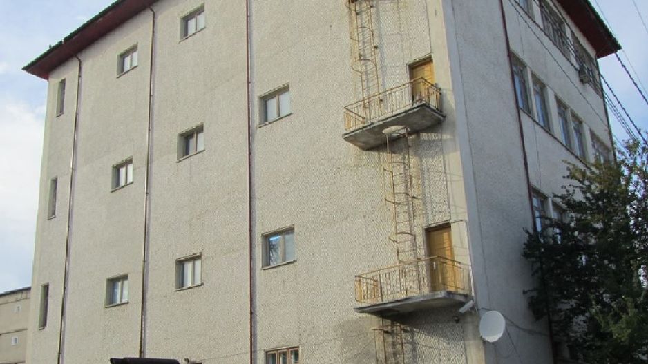 spatiu birouri comercial Roman - Poză 2