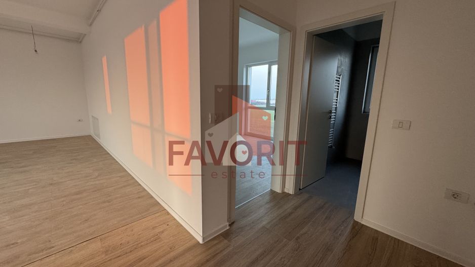 Etaj intermedar.  Decomandat. Cu 2 bai - Poză 2