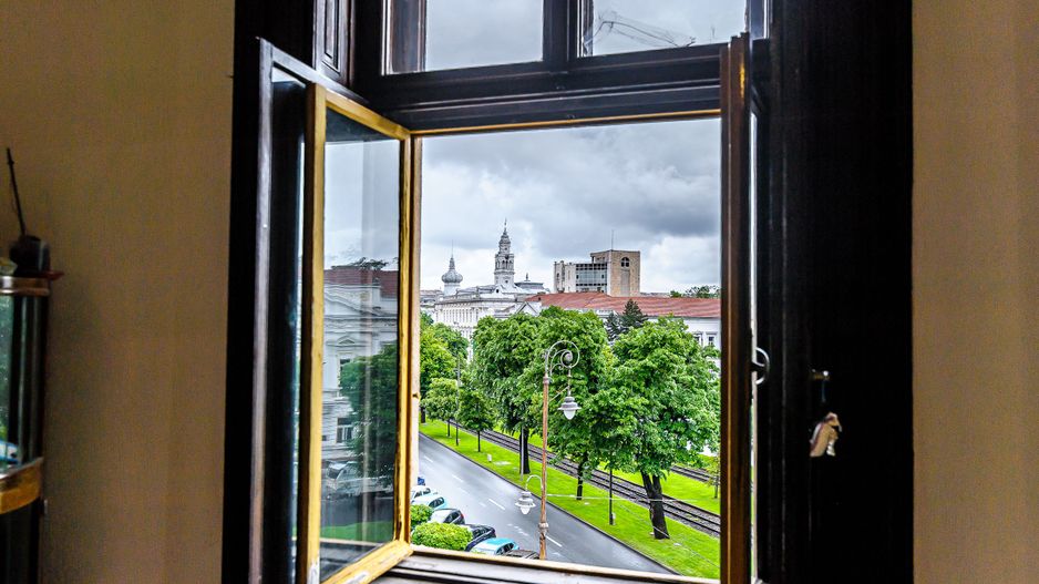 VÂNDUT! Apartament de 138 mp, Revoluției, Arad, - Poză 3