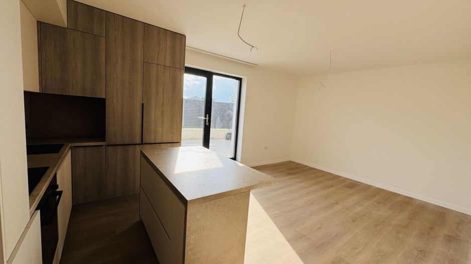 Apartament 3 camere si  CURTE mare, Otopeni 23 august - Poză 3