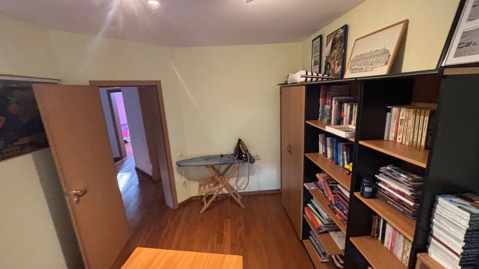 Vila deosebita aproape de padure - Poză 32