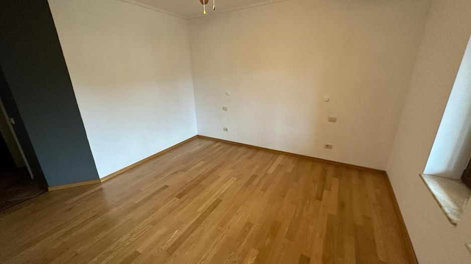 VILA  - ARADULUI. -British - Poză 48