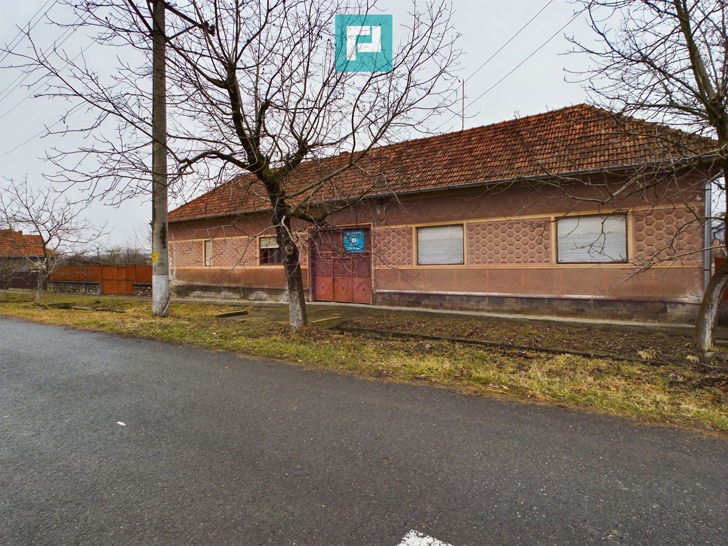 Casă impresionantă, cu anexe în Dezna-Moneasa! - Poză 1