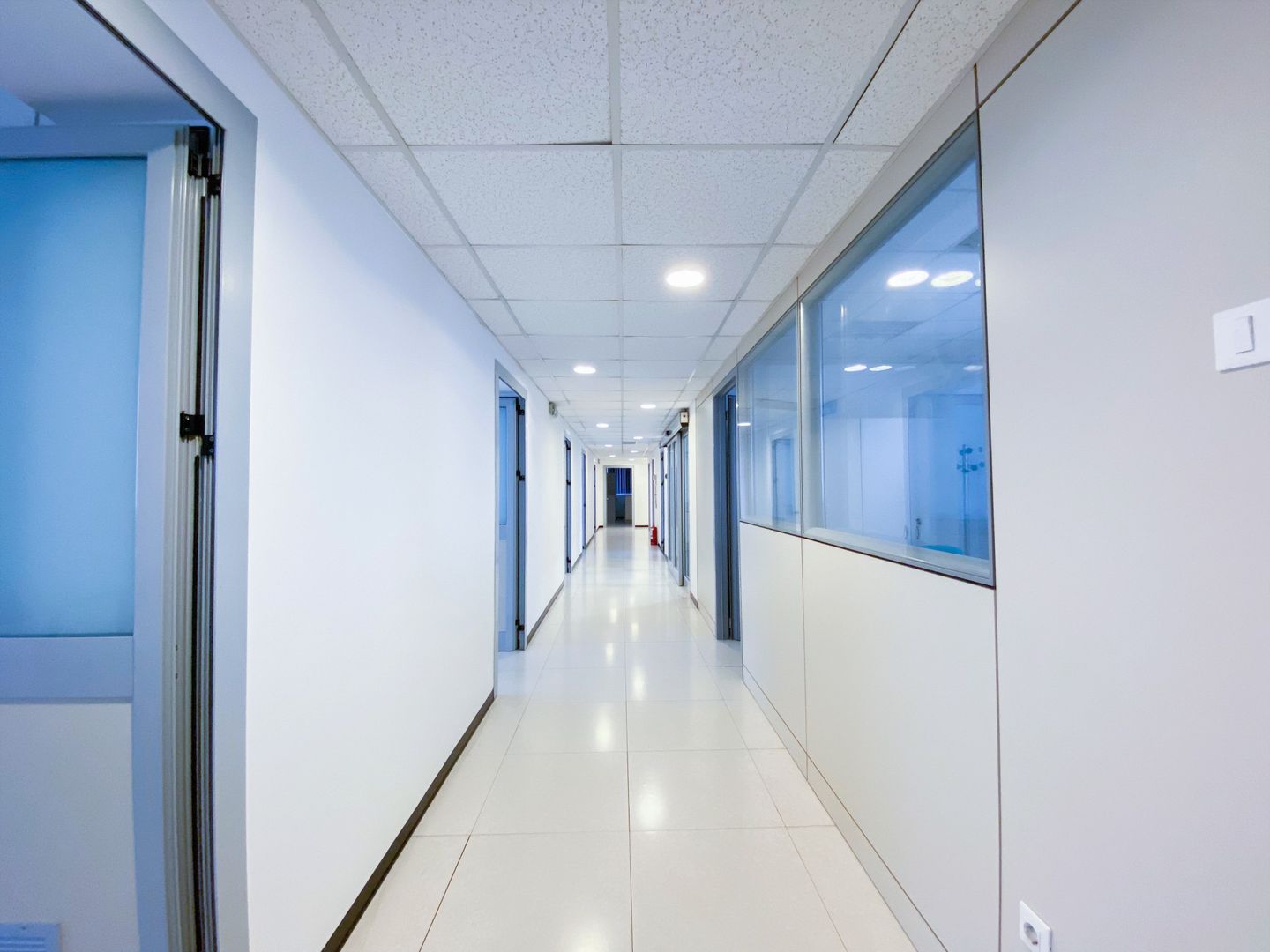 De inchiriat in cladire birouri P+5 etaje – PARTER - Poză 5