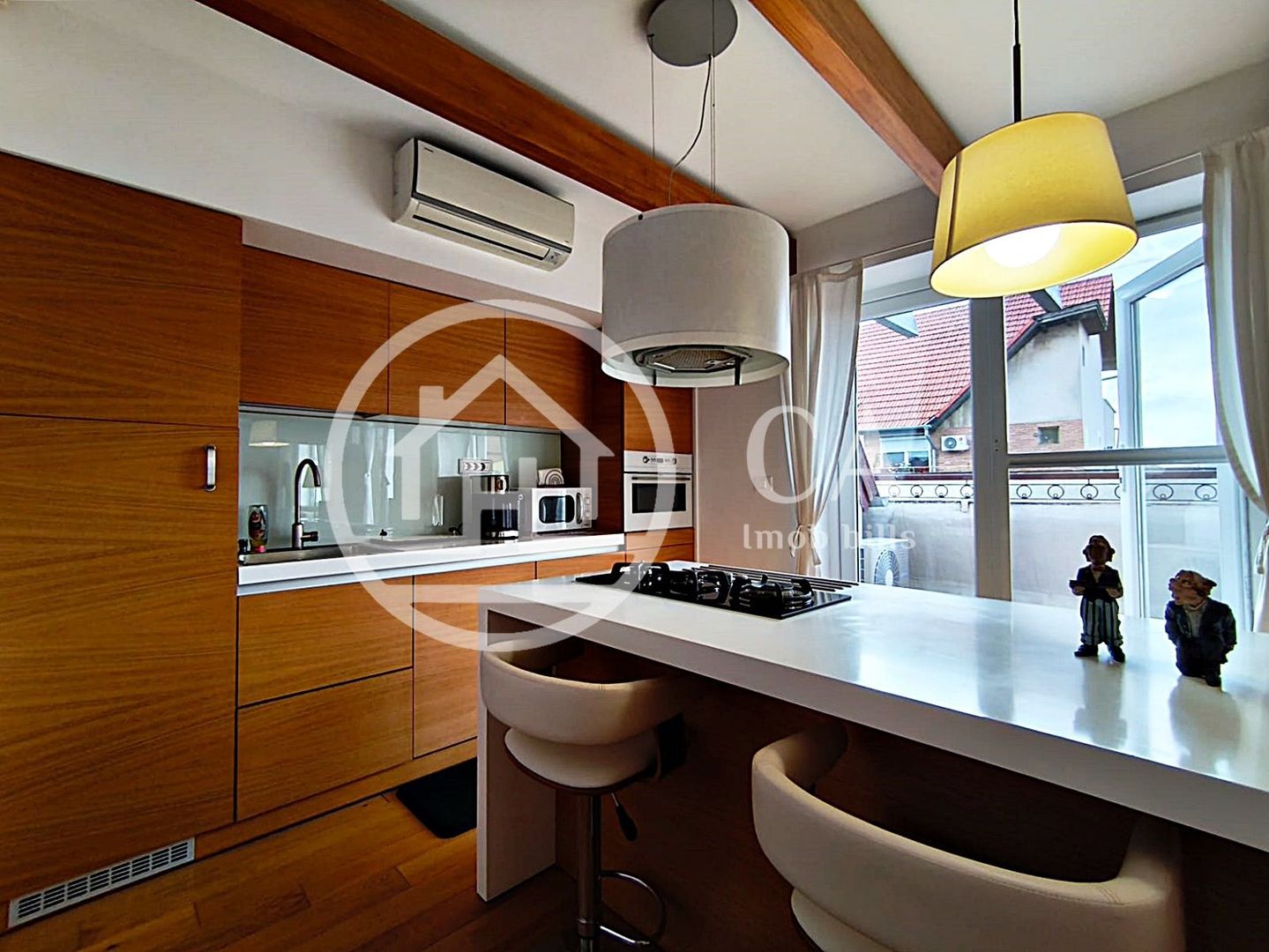 Apartament de închiriat cu 4 camere si terasa, Ultracentral, Oradea - Poză 1