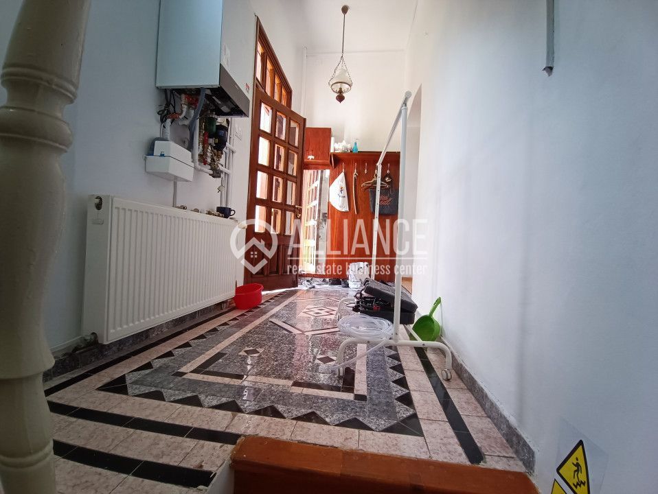 CENTRU SALA SPORTURILOR(COD03)- Casa interbelica si curte generoasa ! - Poză 33