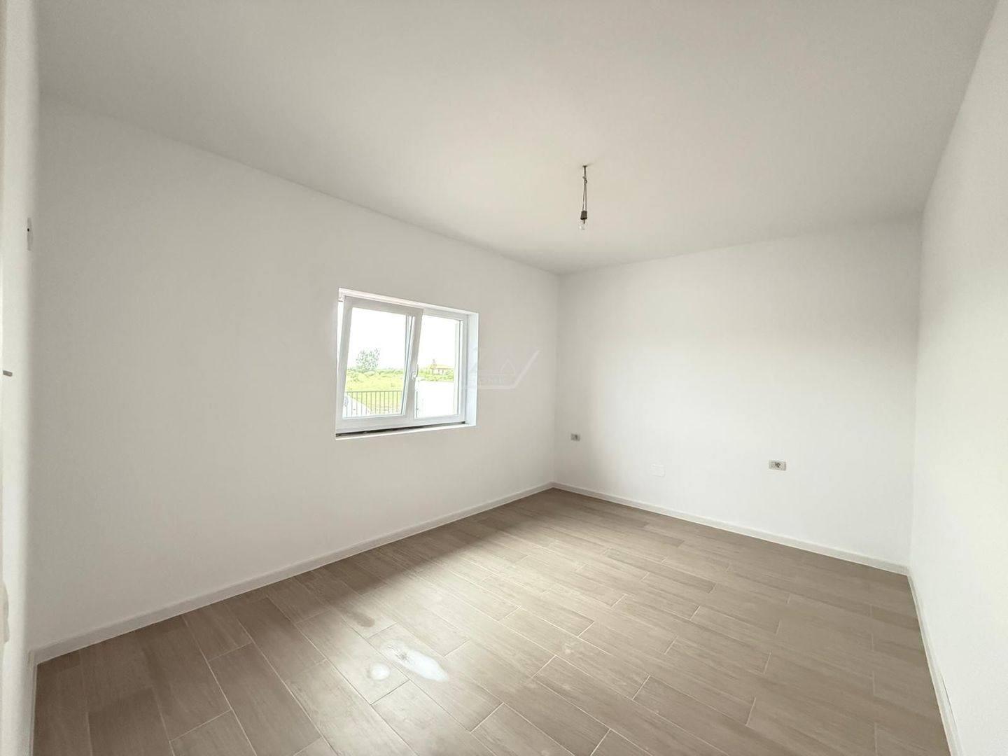 Comision 0. Duplex FINALIZAT 82 mp. Teren generos. - Poză 9