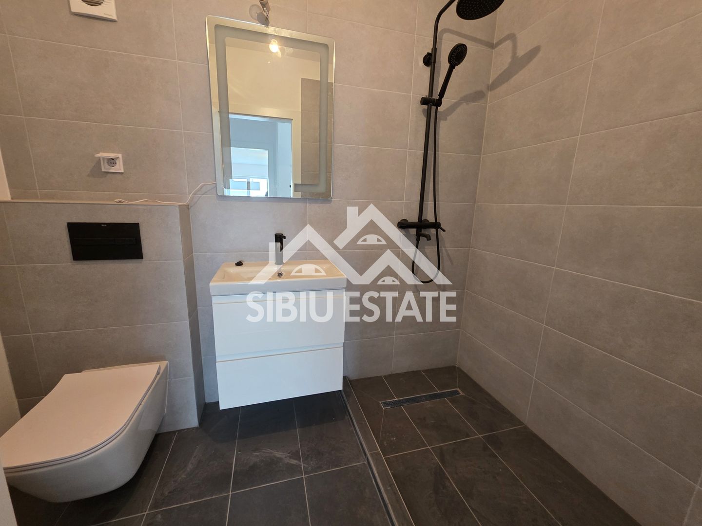 Apartament 4 camere, 2 bai bloc nou cu lift si parcare - Poză 4