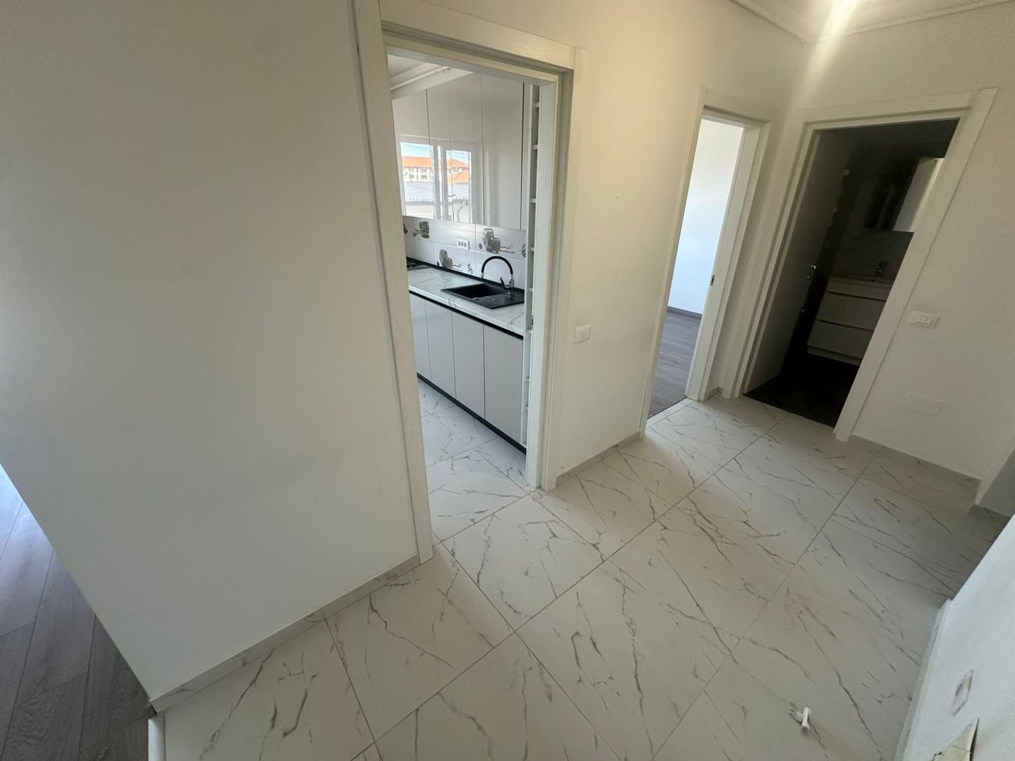 AP. 2 CAMERE- BUCATARIE INCHISA, BLOC NOU, CENTRALA PROPRIE - Poză 3