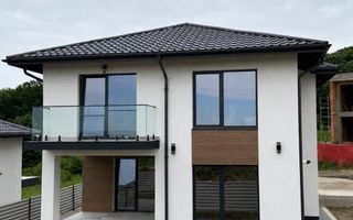 Vilă individuală de vânzare, 4 camere, 2 băi, dressing, 2 balcoane, 2 terase – Bucium-Bârnova - Poză 1