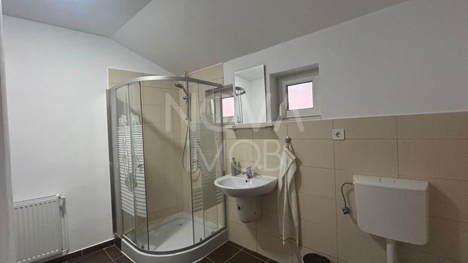 Casa de vanzare 200 mp cu spatiu comercial la parter, strada Lunga - Poză 16