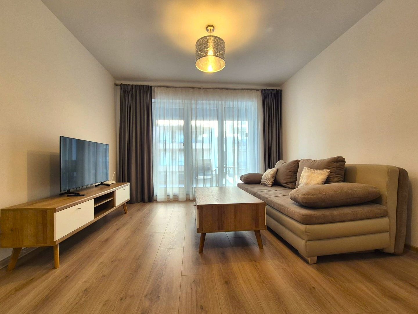 Zona Coresi, str. 13 Decembrie, apartament spațios, bloc nou, loc parcare - Poză 7