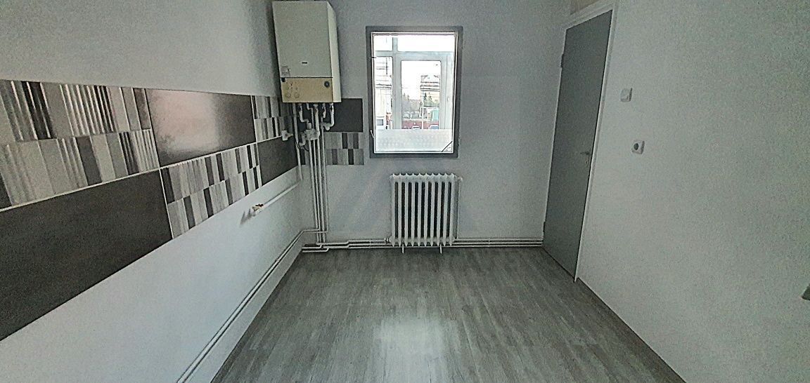 Apartament 2 camere etaj 1 balcon inchis pe Semaforului - Poză 2