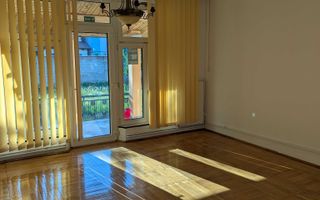 Vilă pentru Activități Comercia –5 Camere, Curte500 MP – Zona Aradului - Poză 3