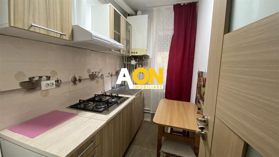 Apartament 2 camere, semidecomandat, zona Cetate. - Poză 3