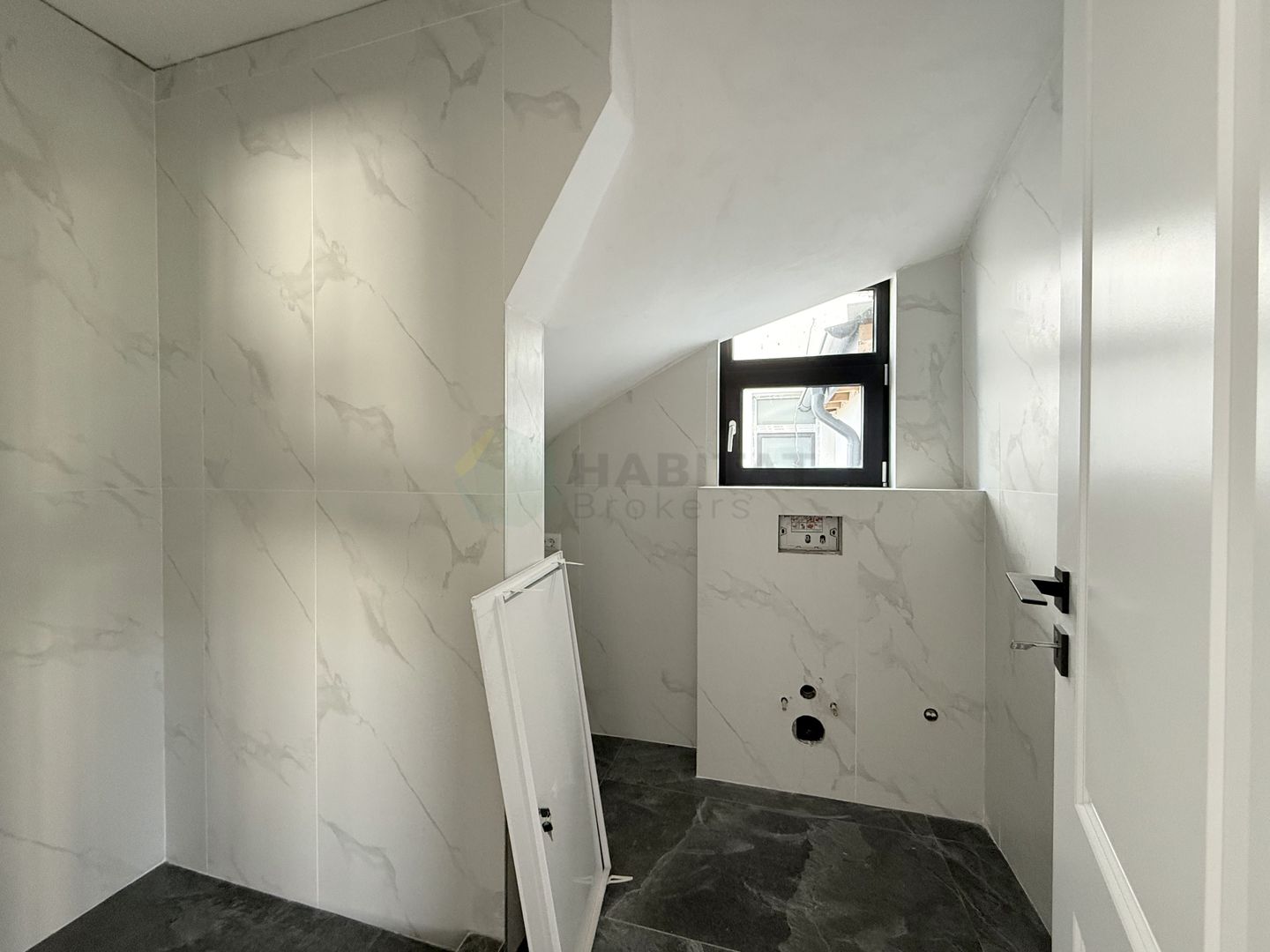 Vila individuala 5 camere Tunari - Poză 5