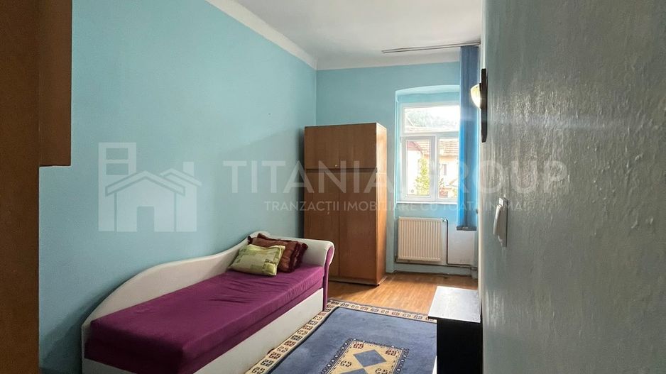 Apartament 3 camere, curte comună, Centrul Istoric Schei - Poză 1