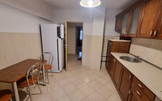 Apartament 3 camere, zona ultracentrala - Poză 2