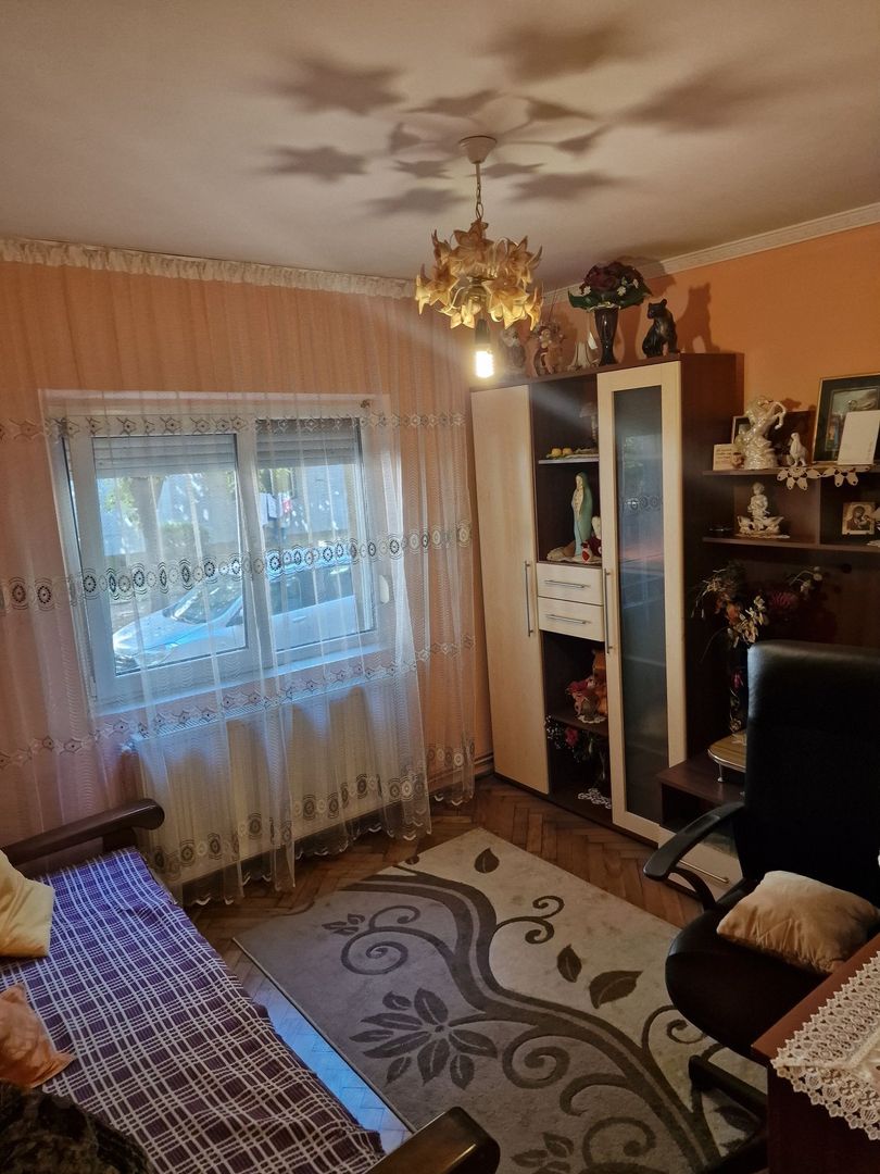 Vând apartament 3 camere - Poză 5