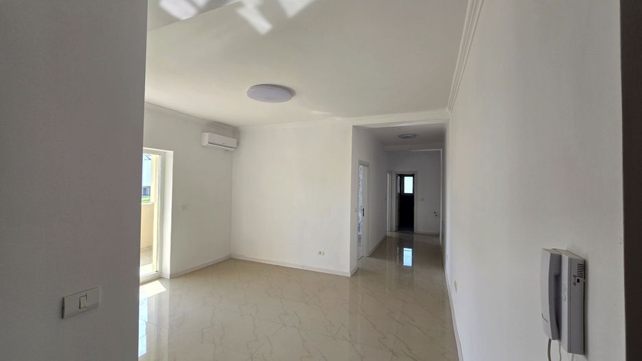 Apartament 3 camere, Zona Torontalui, Nemobilat, Bloc Nou, Loc de parcare inclus - Poză 1