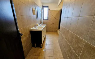 Vilă spațioasă, central, ideală pentru activități comerciale/birouri - Poză 22