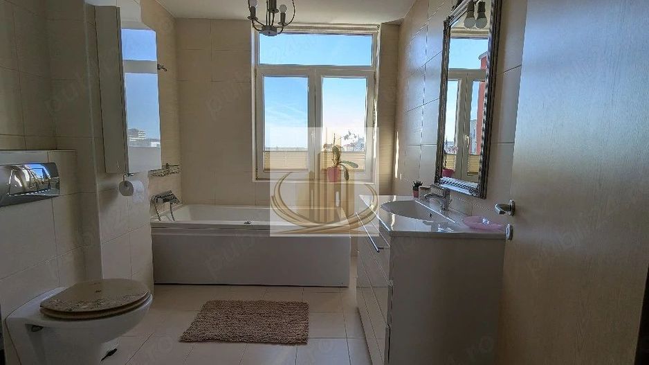 Apartament cu 3 camere, decomandat, tip Penthouse. - Poză 3