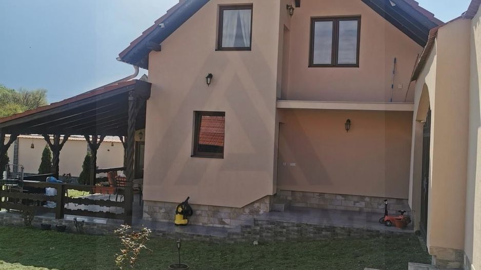Casa renovata 3 camere teren liber 1250 mp grădină 1400 mp in Colun - Poză 23