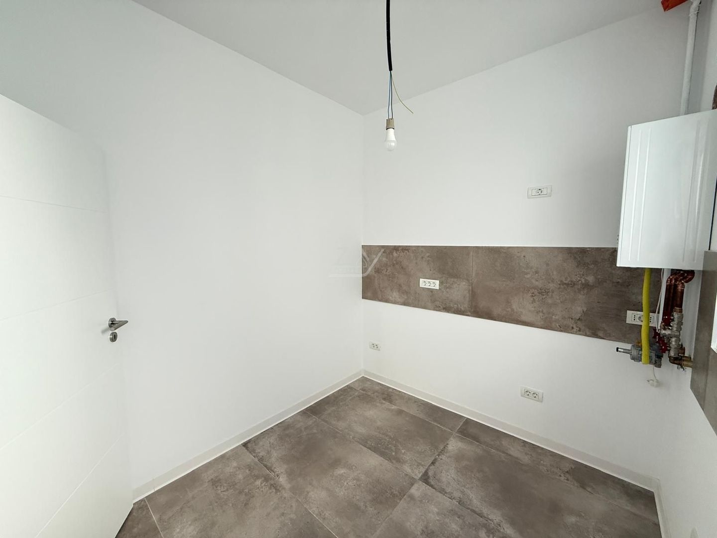 Bucatarie inchisa. Etaj 1. Loc de parcare. Asfalt. - Poză 6