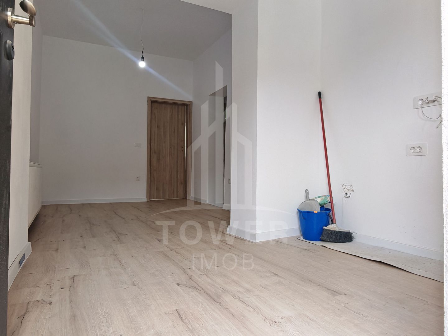 Apartament de vânzare la casă,  3 camere, plus camera Hobby,  central Sibiu. - Poză 2