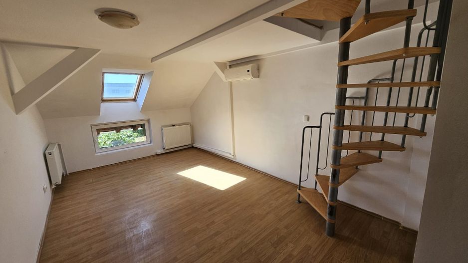 Apartament tip mansarda - Poză 1