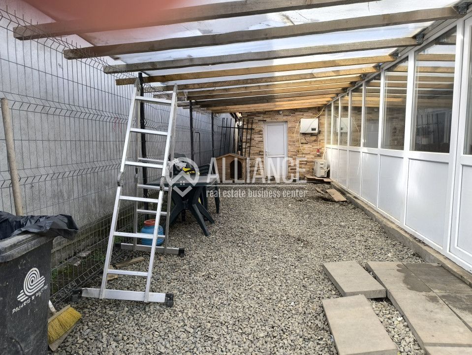 BRATIANU 2 COCOSI(COD03) - Casa si curte cu utilitati incluse ! - Poză 2