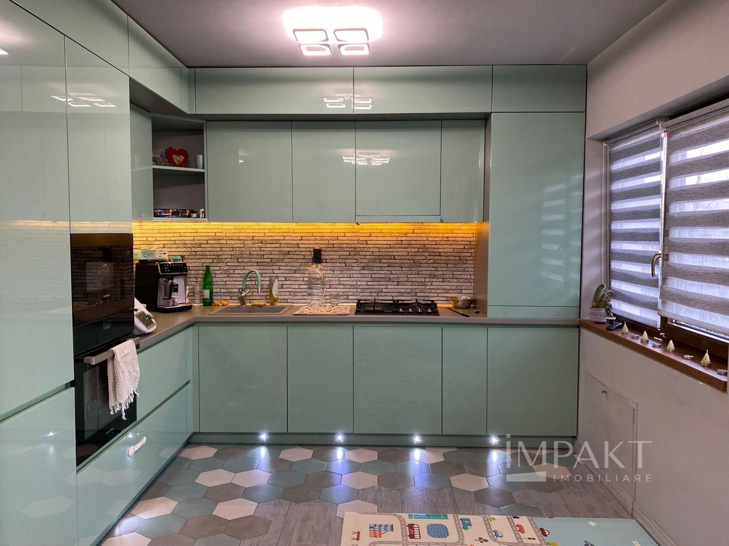 Duplex cu 4 Dormitoare | Incalzire Pardoseala | 3 Bai | Intrare Dezmir - Poză 1