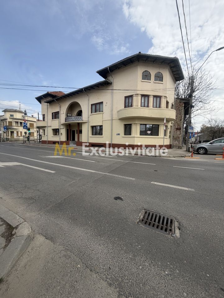 Spațiu birouri / locuință – 181 mp utili, etaj + mansardă în vilă, Centru Piteșt - Poză 1