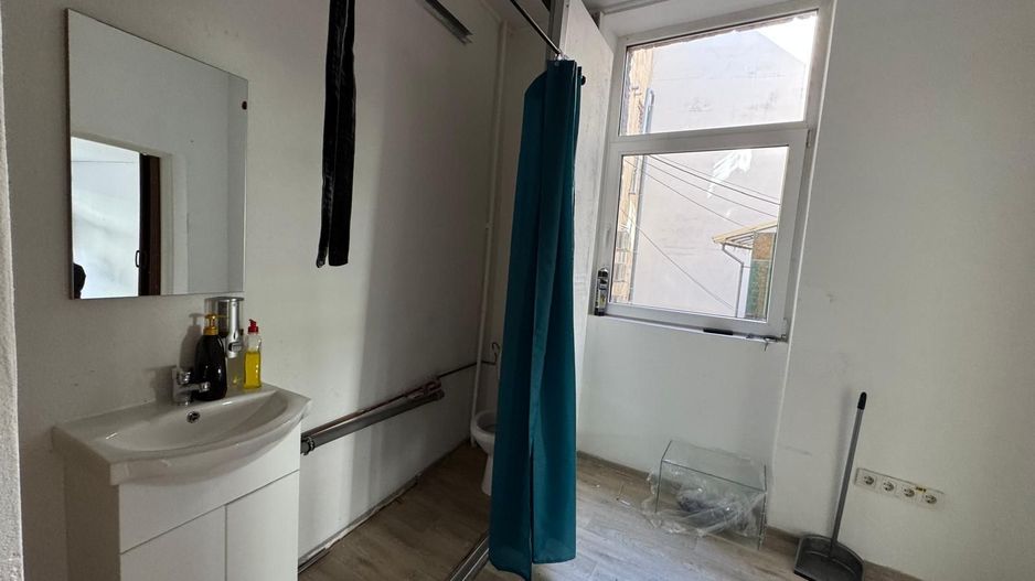 Spațiu comercial de închiriat în zona istorică cu vad pietonal - Poză 3