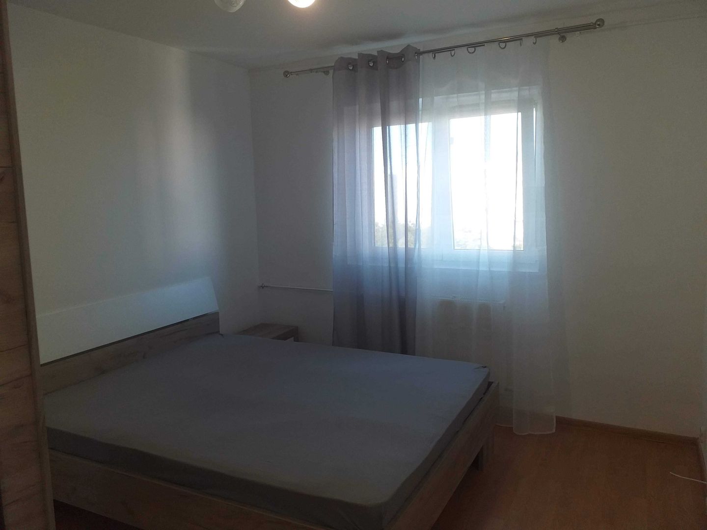 2 camere decomandat renovat complet, 5 minute metrou Costin Georgian - Poză 3