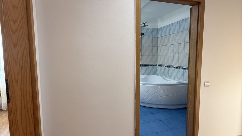 Apartament spațios cu 4 camere + garaj inclus – zona Ștrand–Tilișca - Poză 6